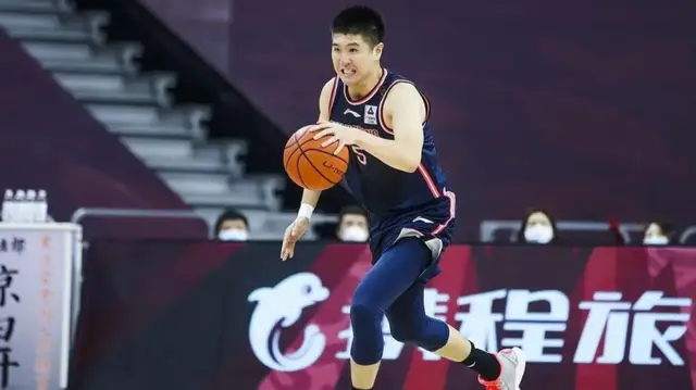 黄荣奇或加, 活动