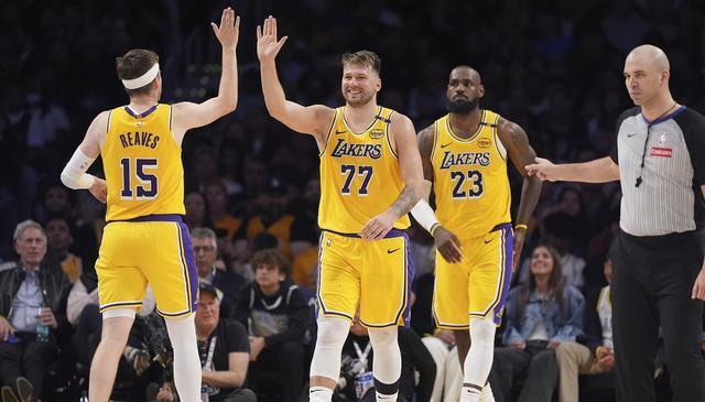 詹姆斯要是, 伤了, 月下旬的一